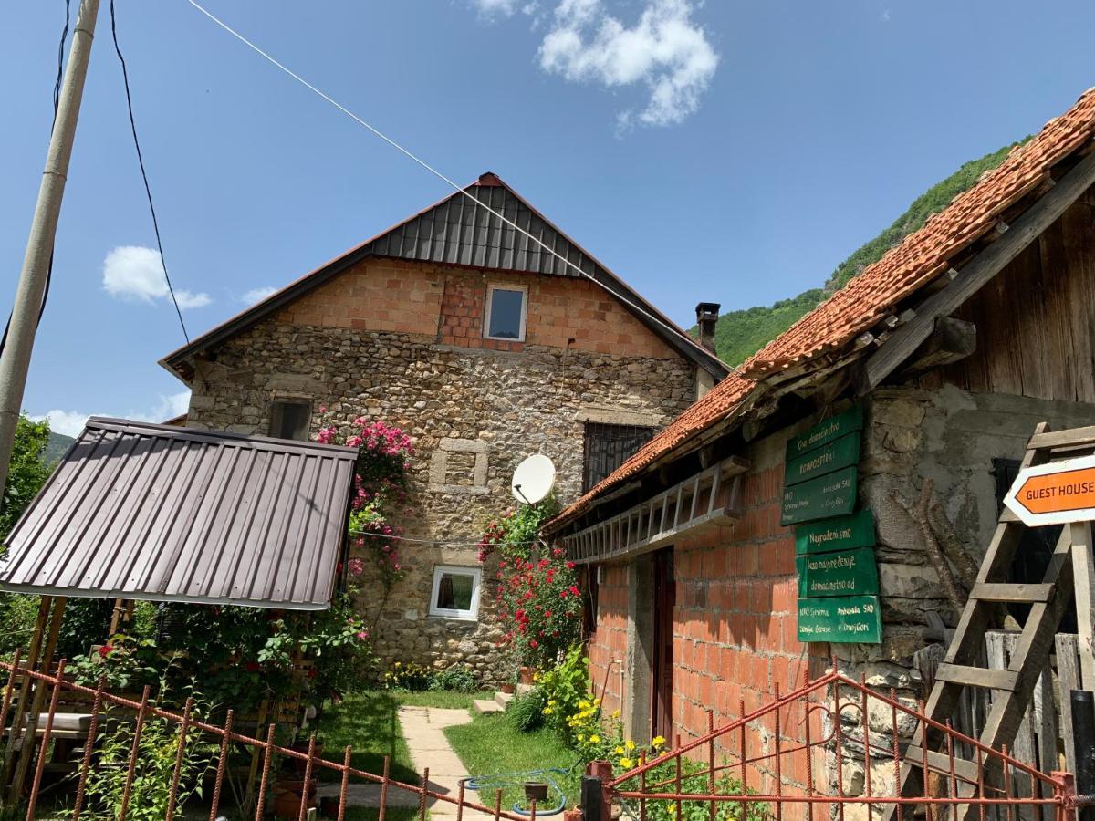 Guest House Ulaj Vuthaj Exterior photo