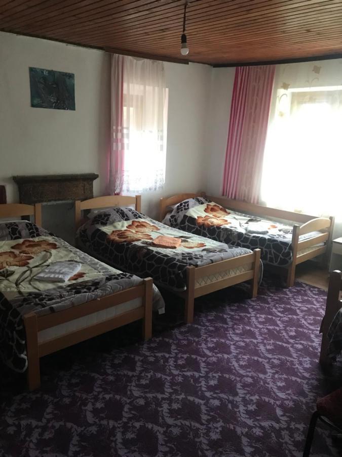 Guest House Ulaj Vuthaj Exterior photo