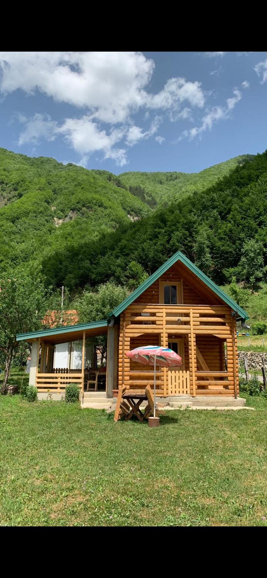 Guest House Ulaj Vuthaj Exterior photo