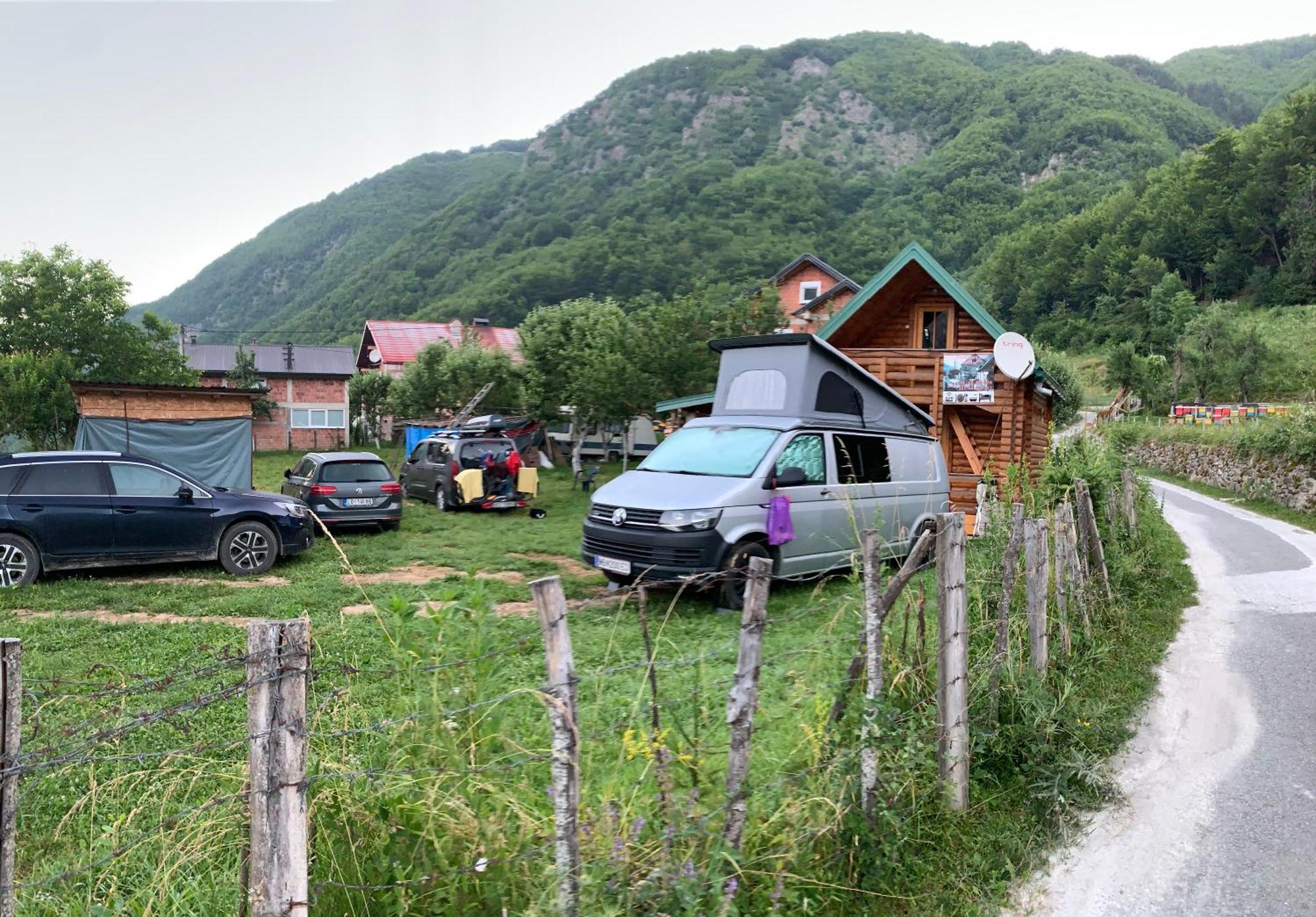 Guest House Ulaj Vuthaj Exterior photo
