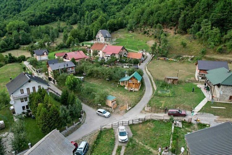 Guest House Ulaj Vuthaj Exterior photo