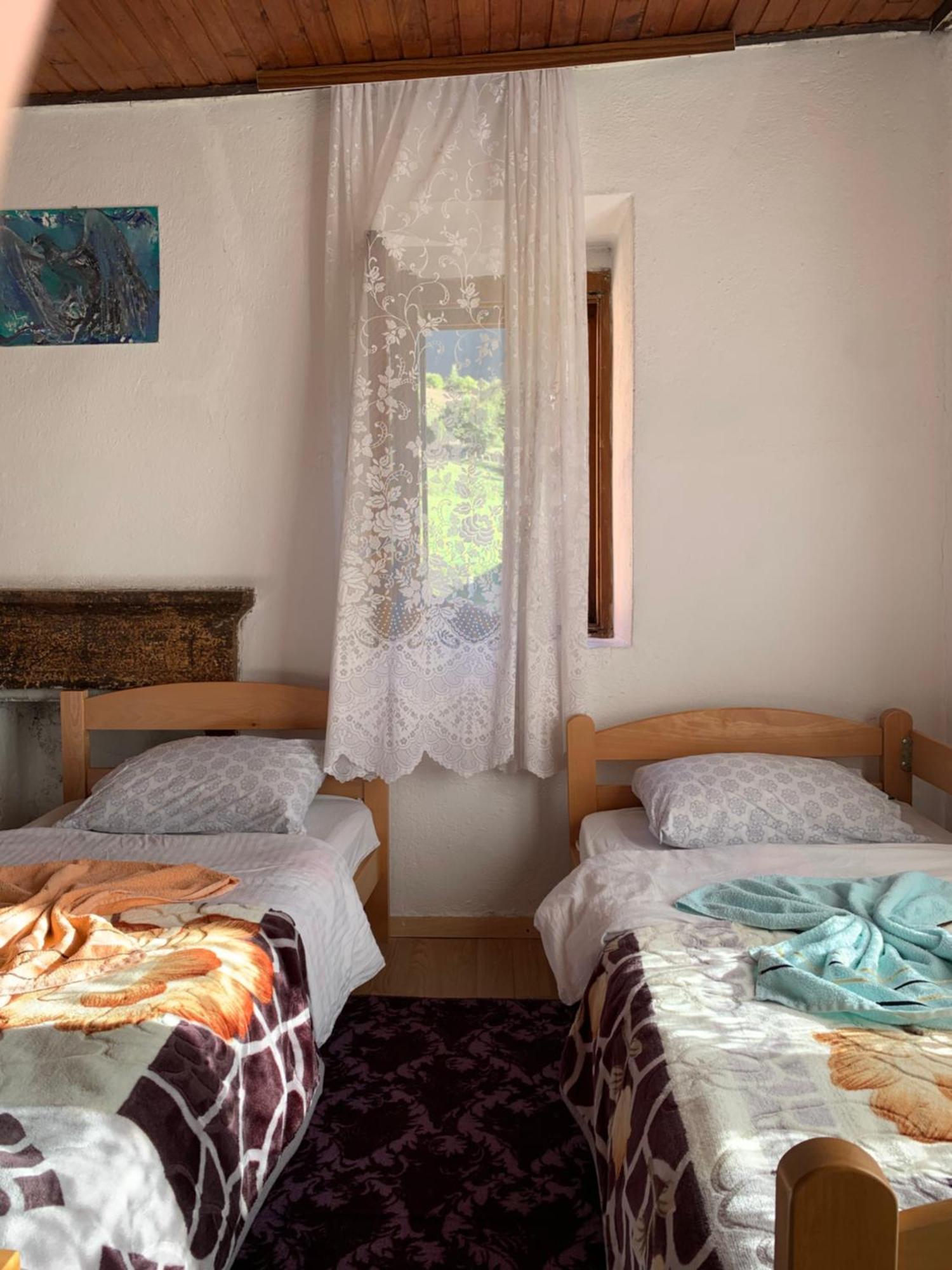 Guest House Ulaj Vuthaj Exterior photo