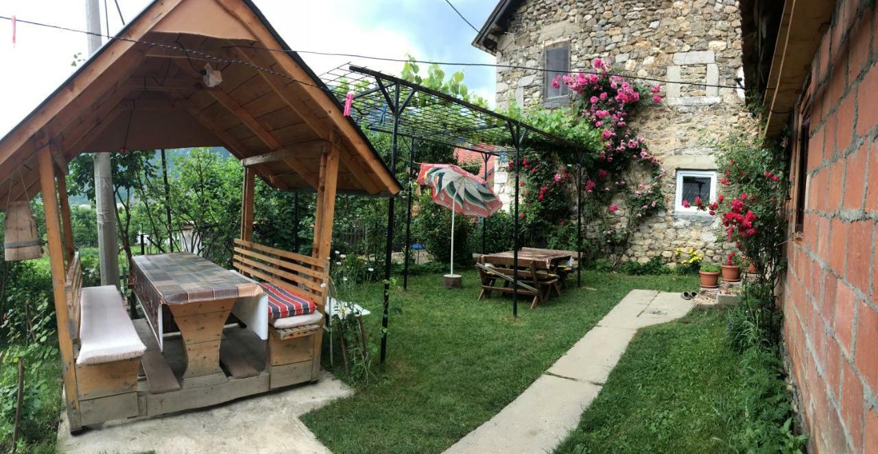 Guest House Ulaj Vuthaj Exterior photo