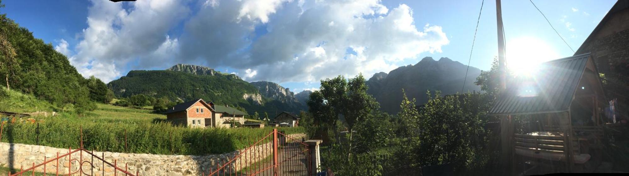 Guest House Ulaj Vuthaj Exterior photo